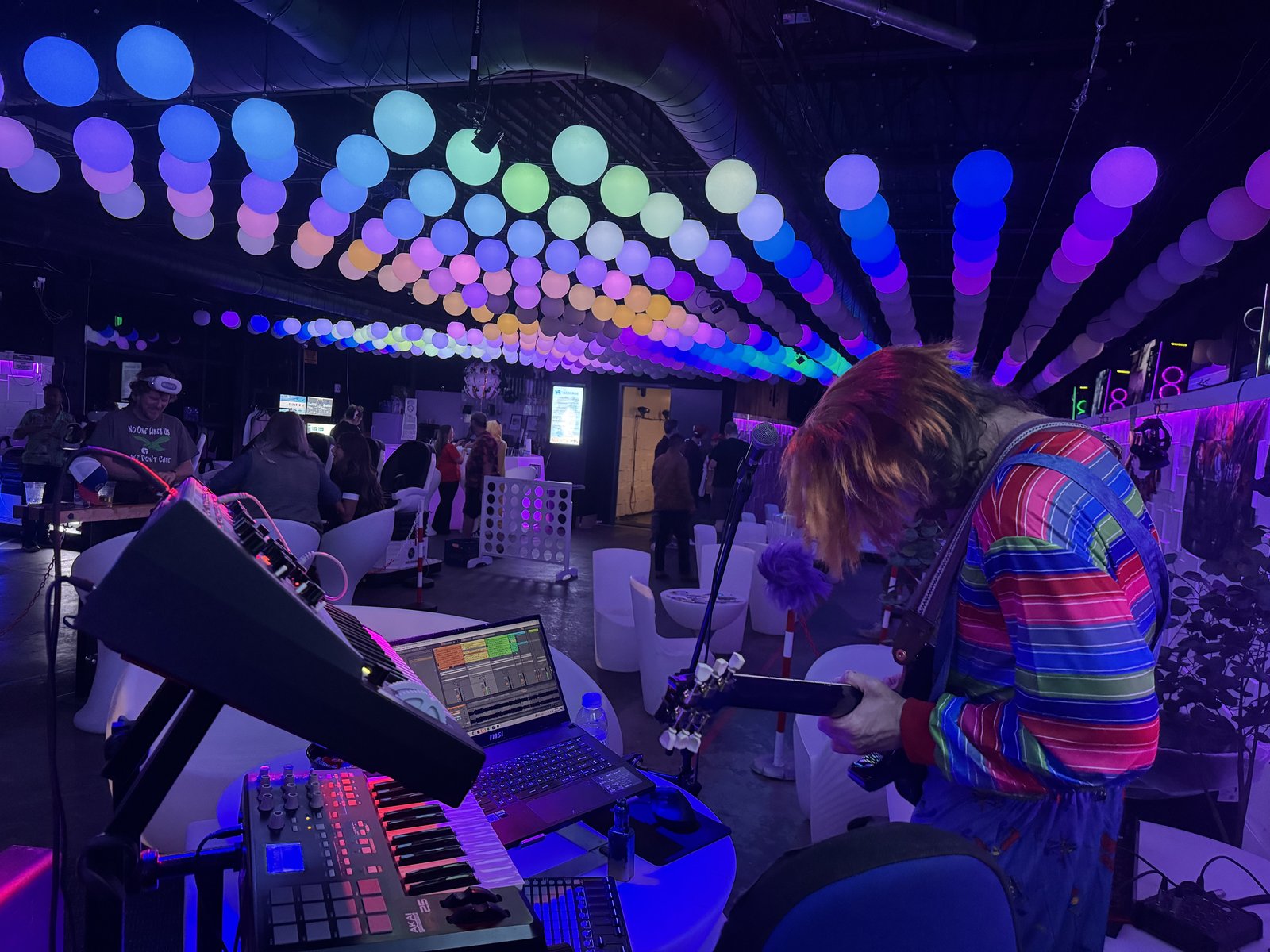 12× Moer 30cm RGB kinetic LED hanging balls + 24V PSU (used, Denver)